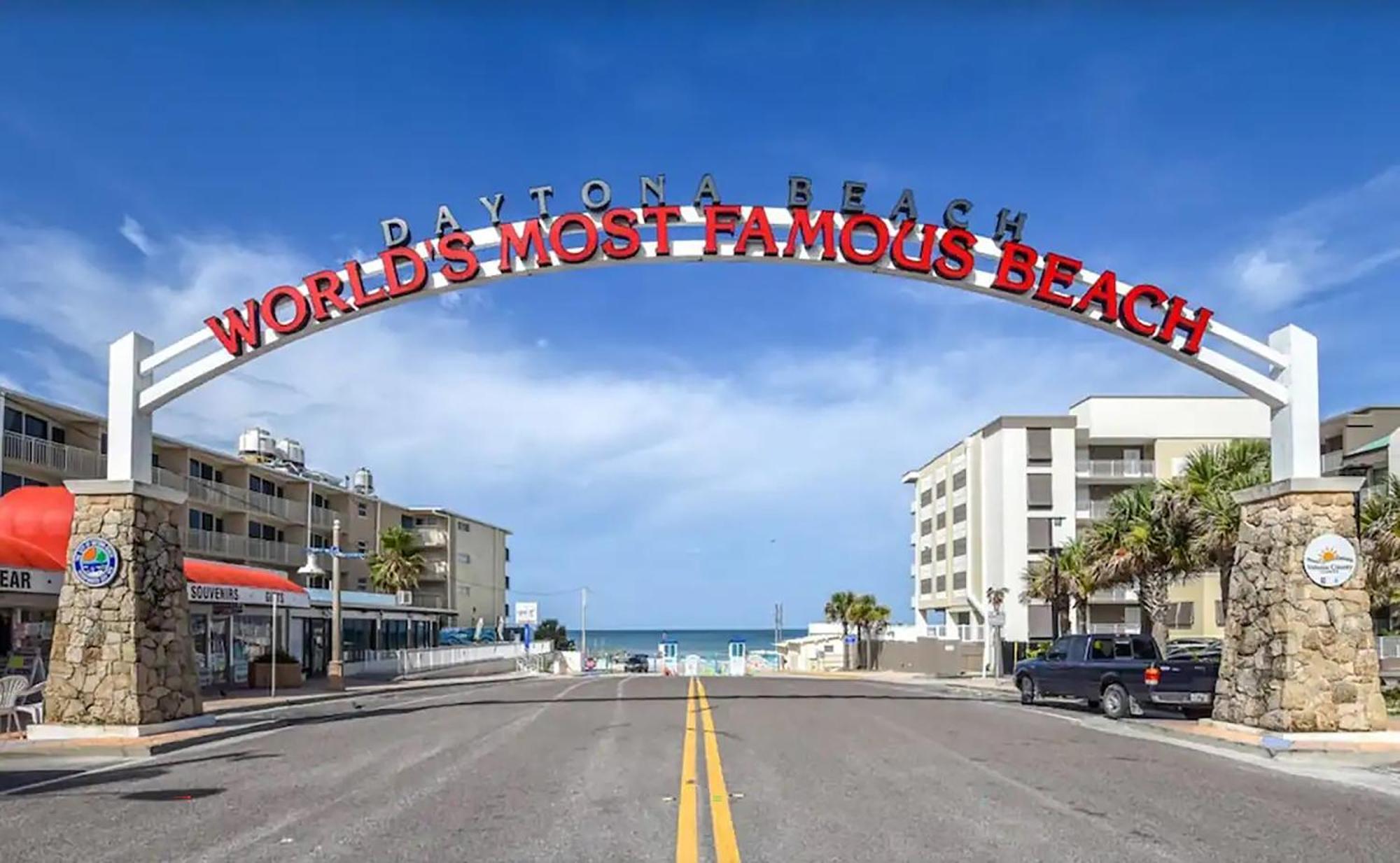 Open For 2025 Speedweeks Daytona 500 - Beachfront Studio - Private Balcony With Ocean View - Pool - Hot Tub - Tiki Bar - Sauna Aparthotel Daytona Beach Exterior photo