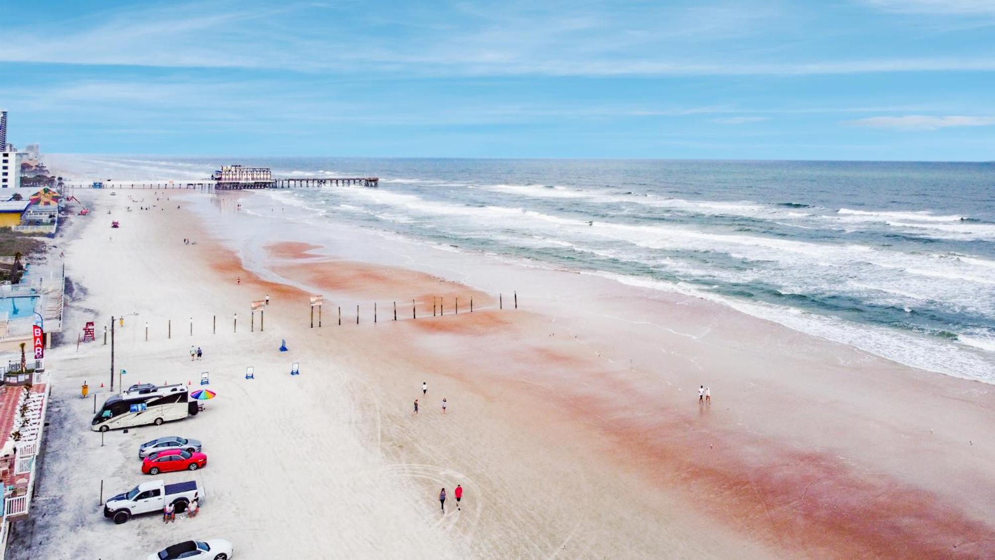 Open For 2025 Speedweeks Daytona 500 - Beachfront Studio - Private Balcony With Ocean View - Pool - Hot Tub - Tiki Bar - Sauna Aparthotel Daytona Beach Exterior photo