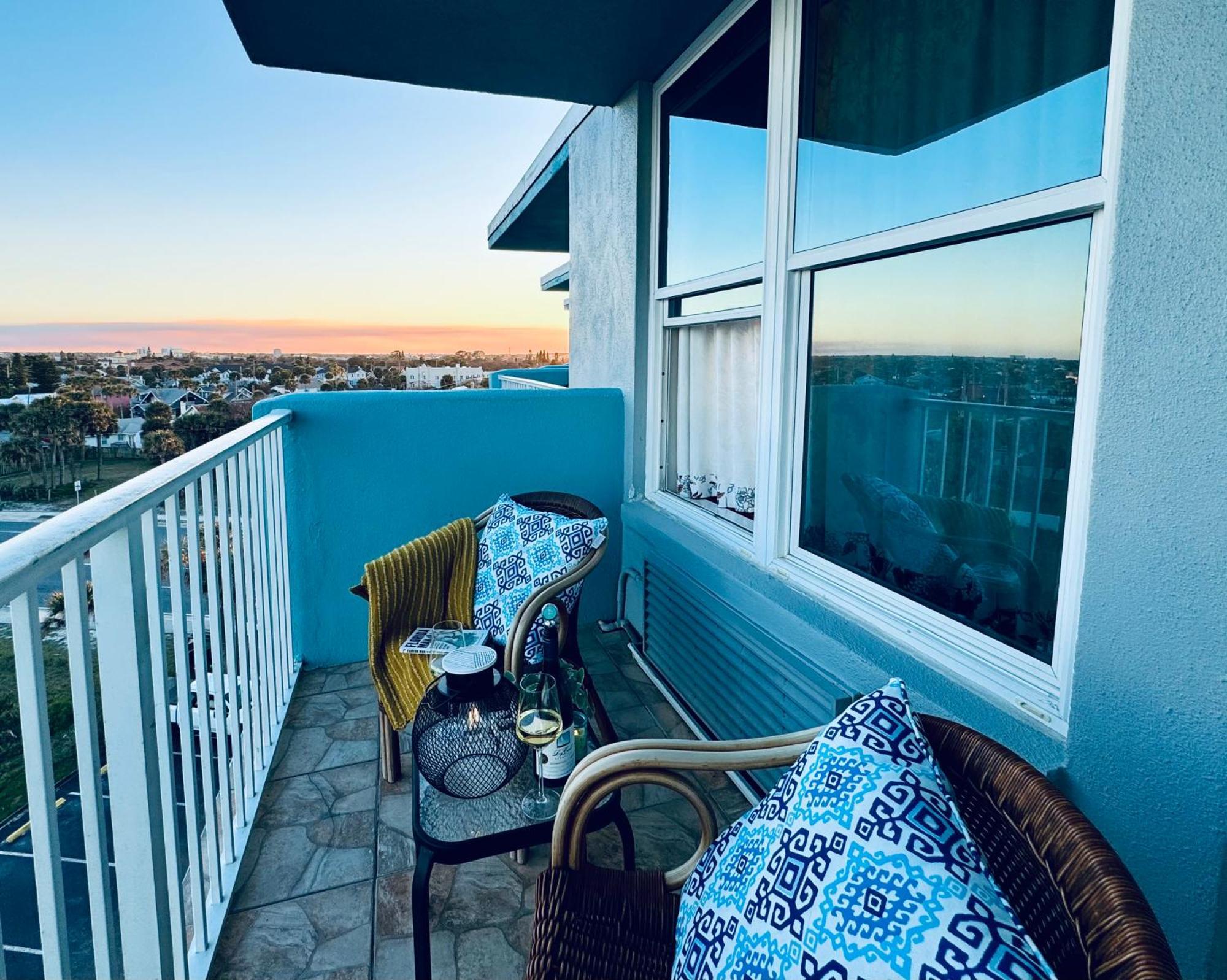 Open For 2025 Speedweeks Daytona 500 - Beachfront Studio - Private Balcony With Ocean View - Pool - Hot Tub - Tiki Bar - Sauna Aparthotel Daytona Beach Exterior photo